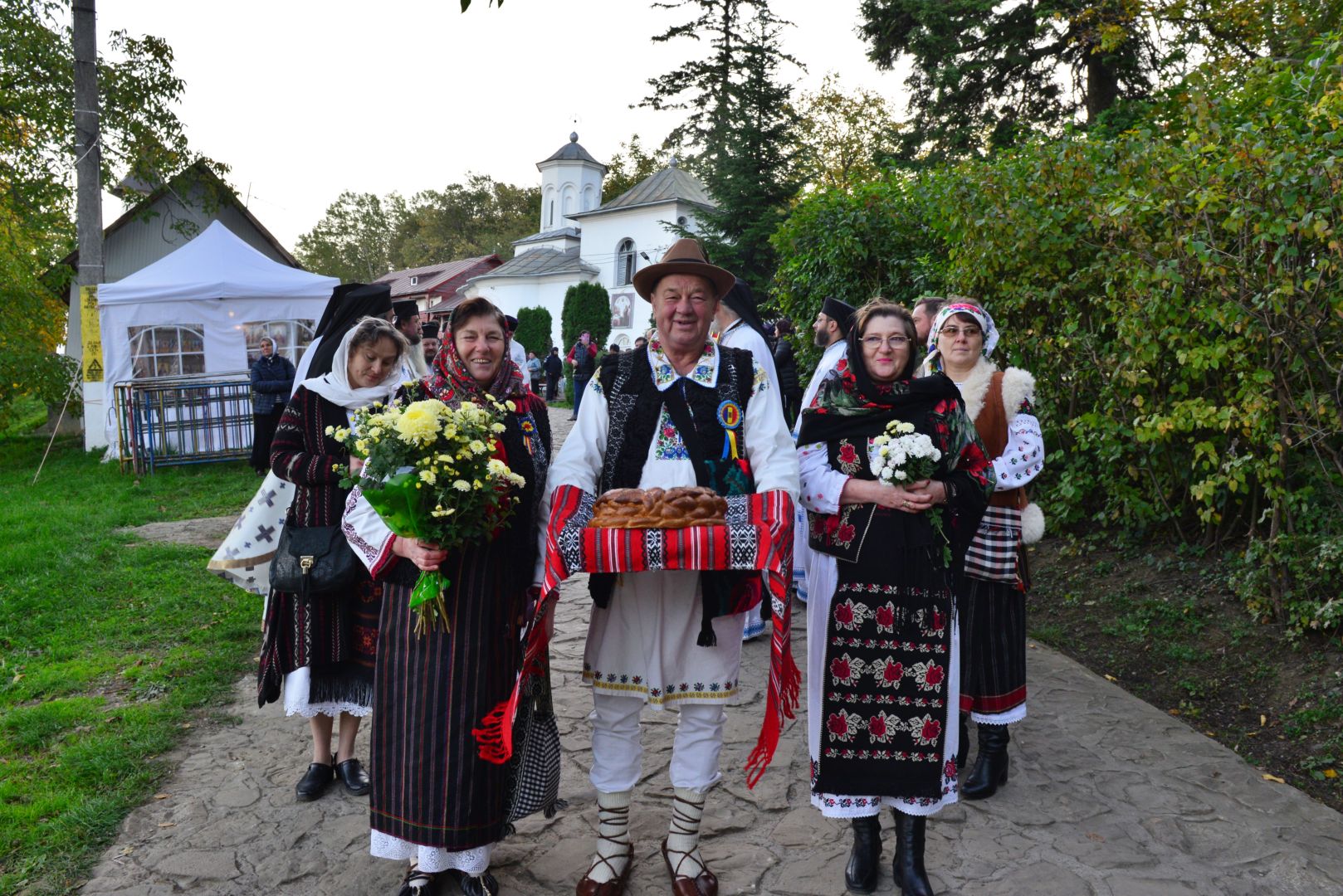 Moment istoric pentru Mănăstirea „Piatra Sfântă”: biserica așezământului monahal, târnosită de trei ierarhi