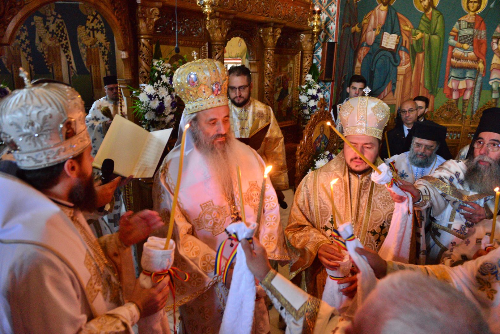 Moment istoric pentru Mănăstirea „Piatra Sfântă”: biserica așezământului monahal, târnosită de trei ierarhi