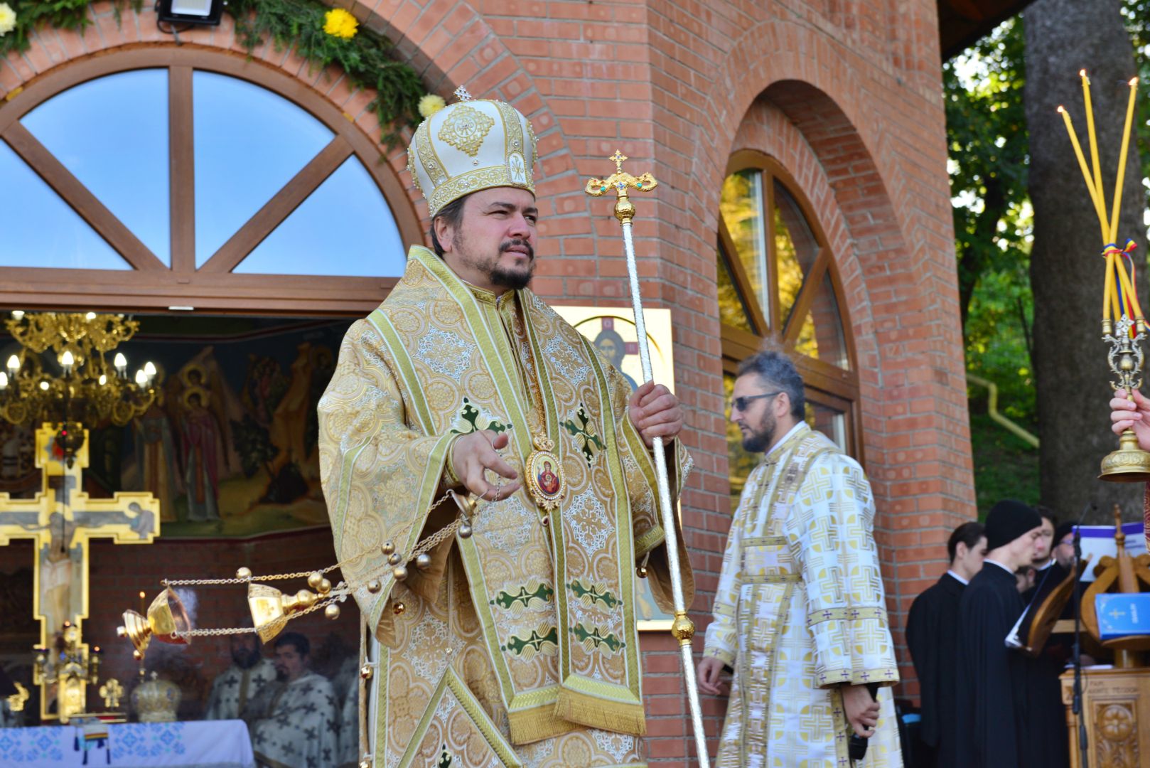 Moment istoric pentru Mănăstirea „Piatra Sfântă”: biserica așezământului monahal, târnosită de trei ierarhi