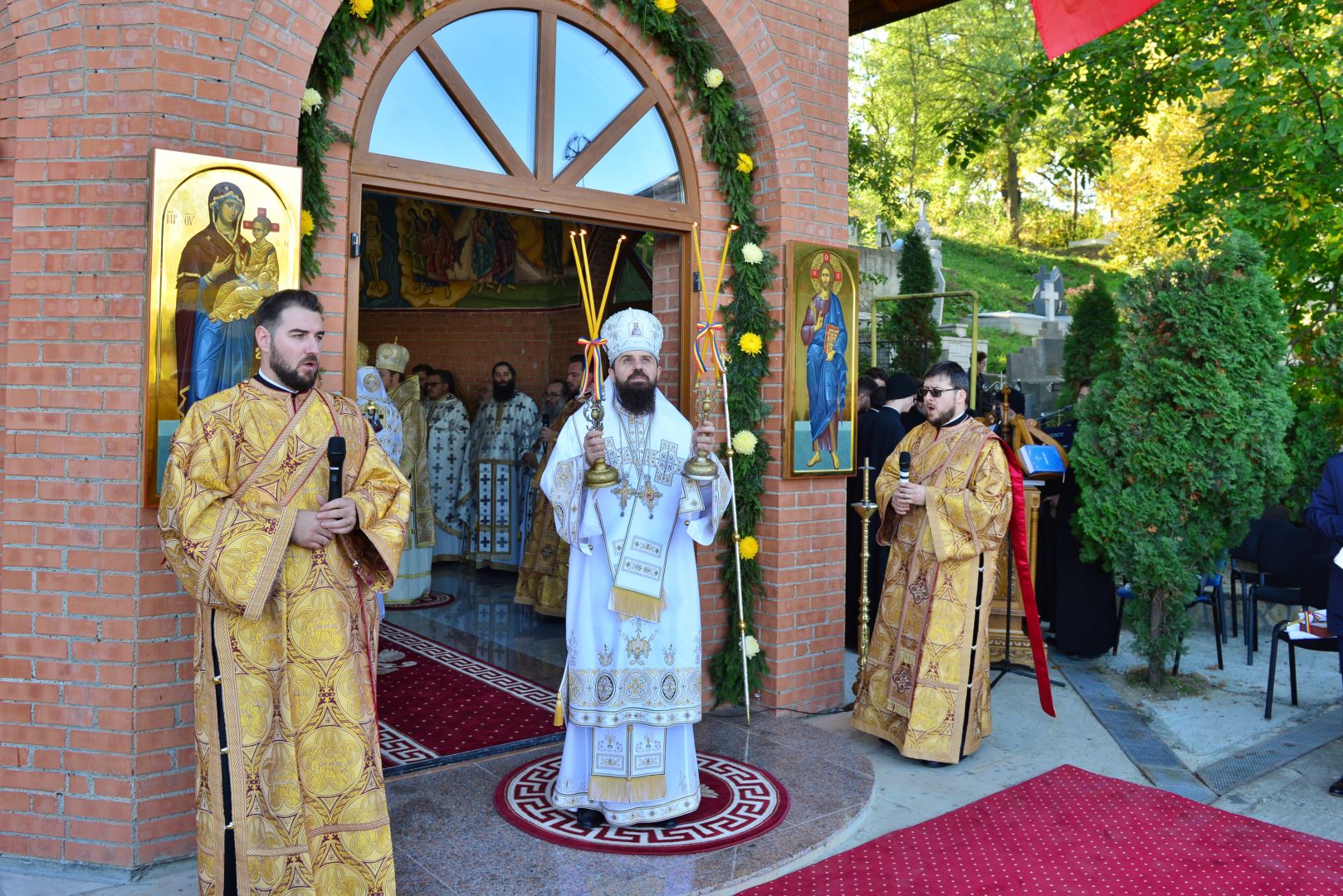 Moment istoric pentru Mănăstirea „Piatra Sfântă”: biserica așezământului monahal, târnosită de trei ierarhi