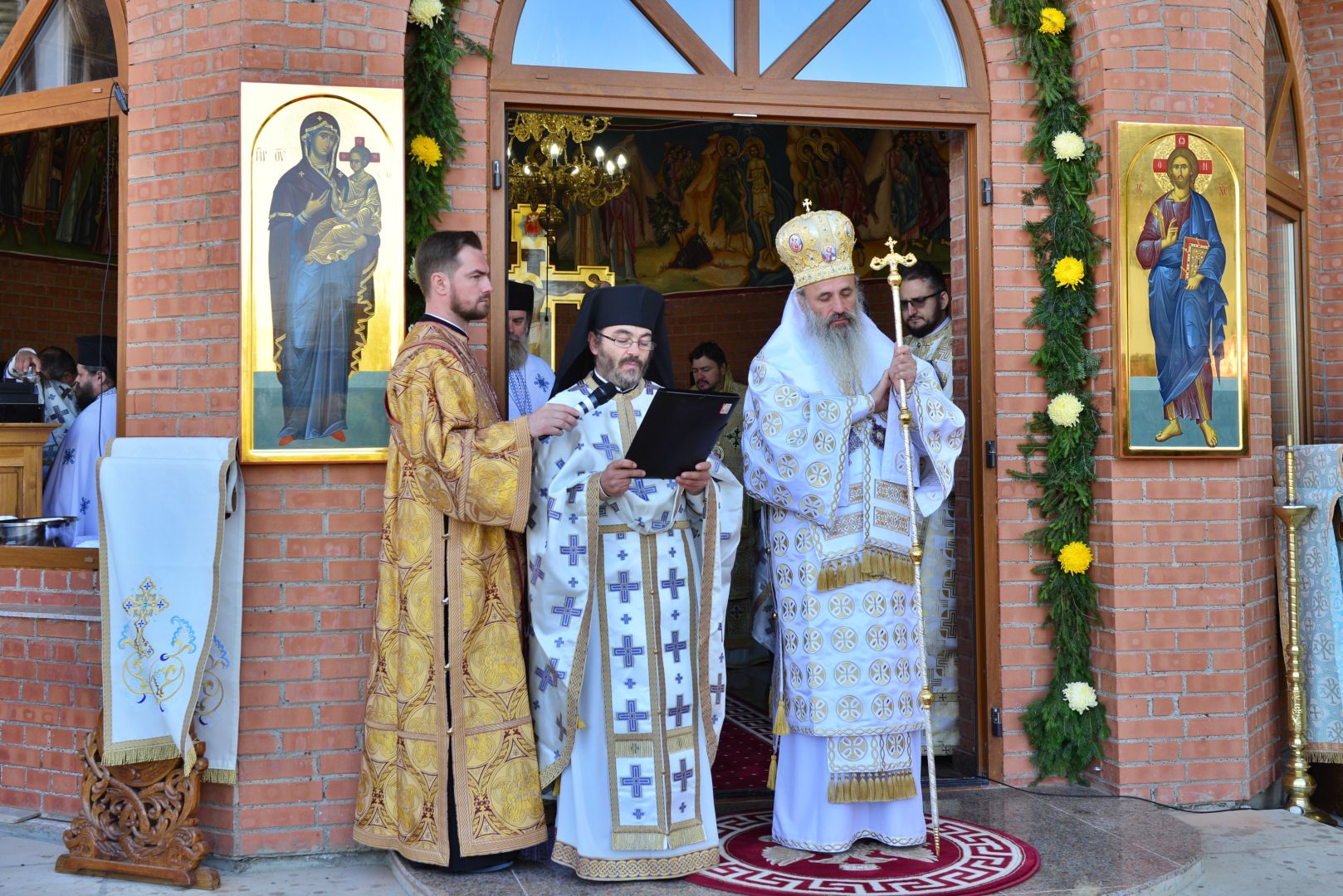 Moment istoric pentru Mănăstirea „Piatra Sfântă”: biserica așezământului monahal, târnosită de trei ierarhi