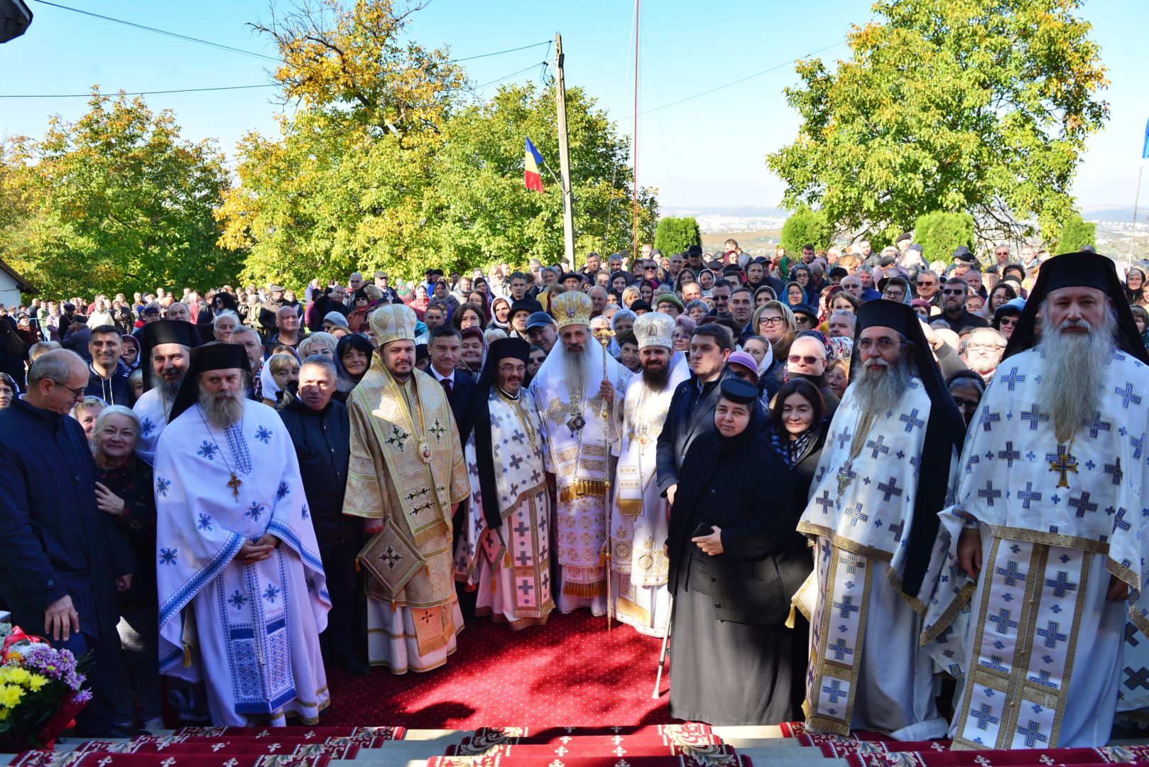 Moment istoric pentru Mănăstirea „Piatra Sfântă”: biserica așezământului monahal, târnosită de trei ierarhi