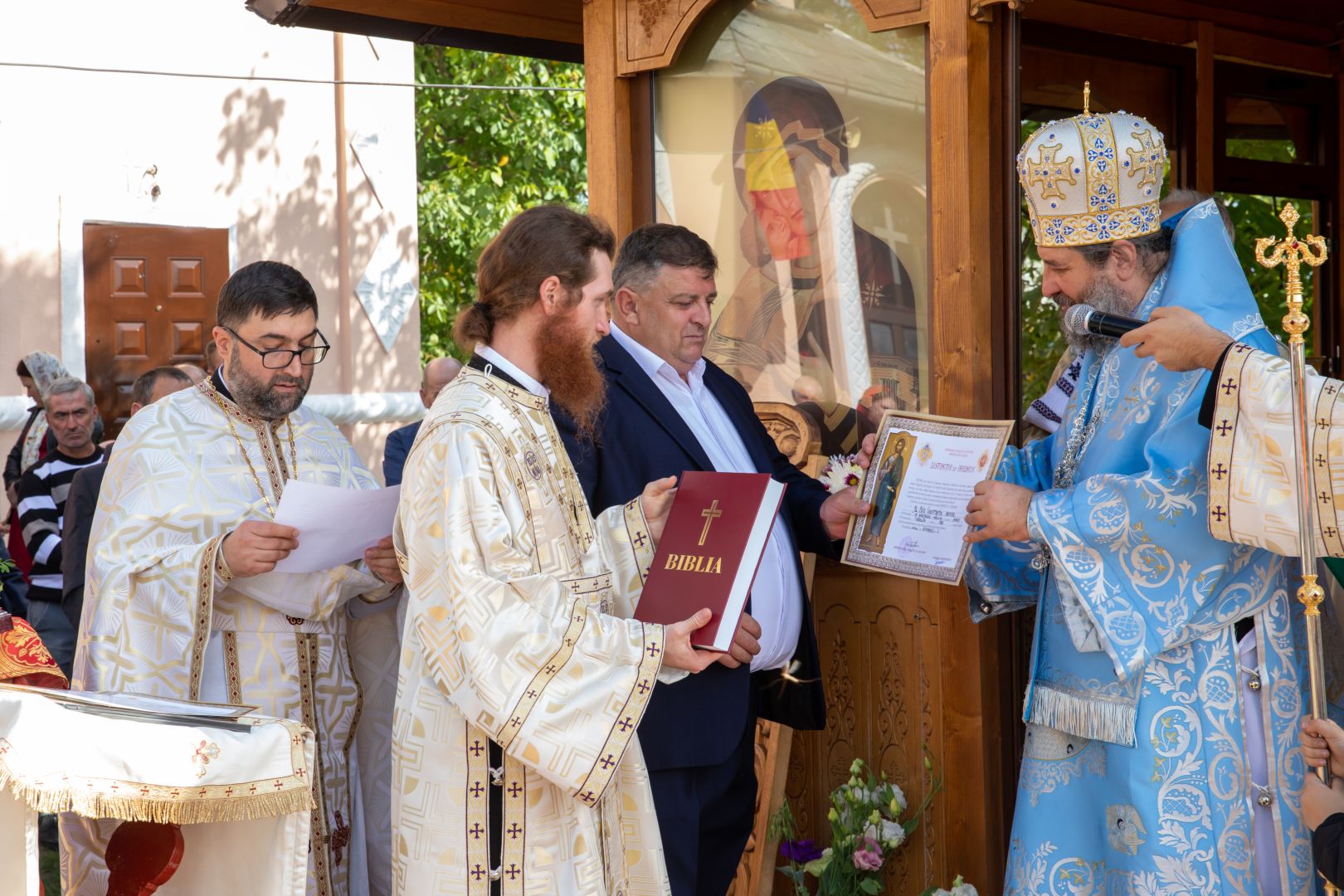 PS Nichifor Botoșăneanul a binecuvântat un altar de vară în Hălceni