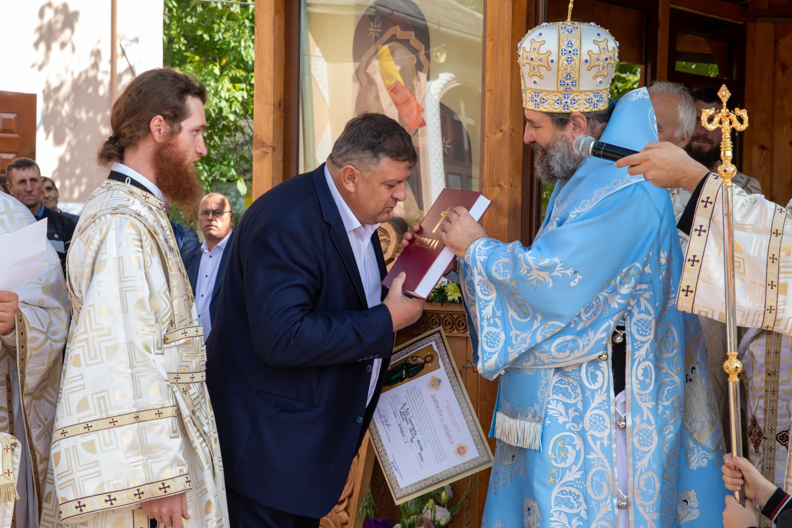 PS Nichifor Botoșăneanul a binecuvântat un altar de vară în Hălceni