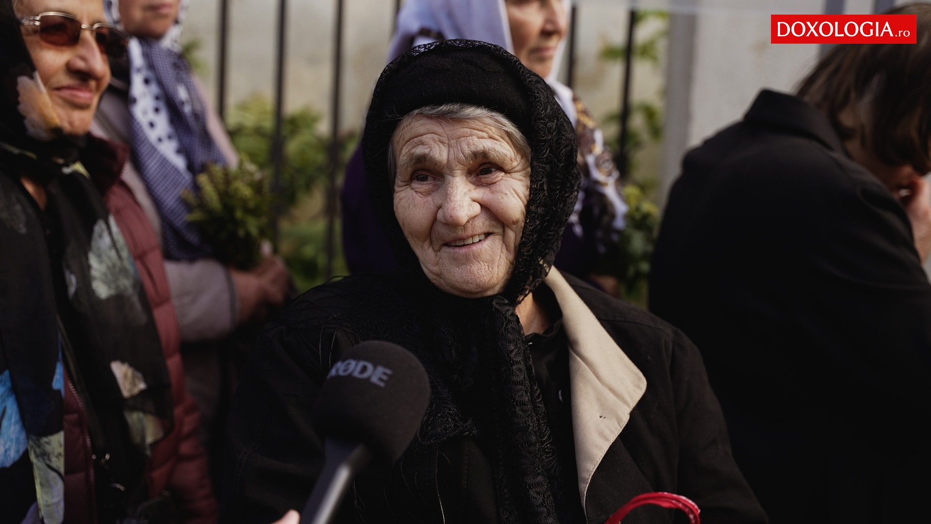 (Video) Bunica Niculina, 80 de ani, pelerin la Sfânta Parascheva: „Prin credință, tare multe am mai reușit”