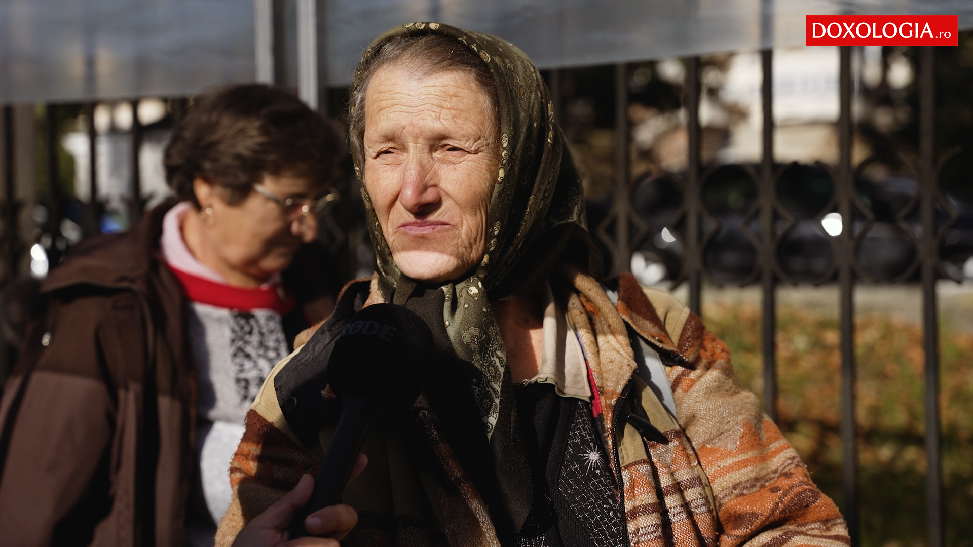 (Video) Motive de mulțumire la racla Sfintei Parascheva