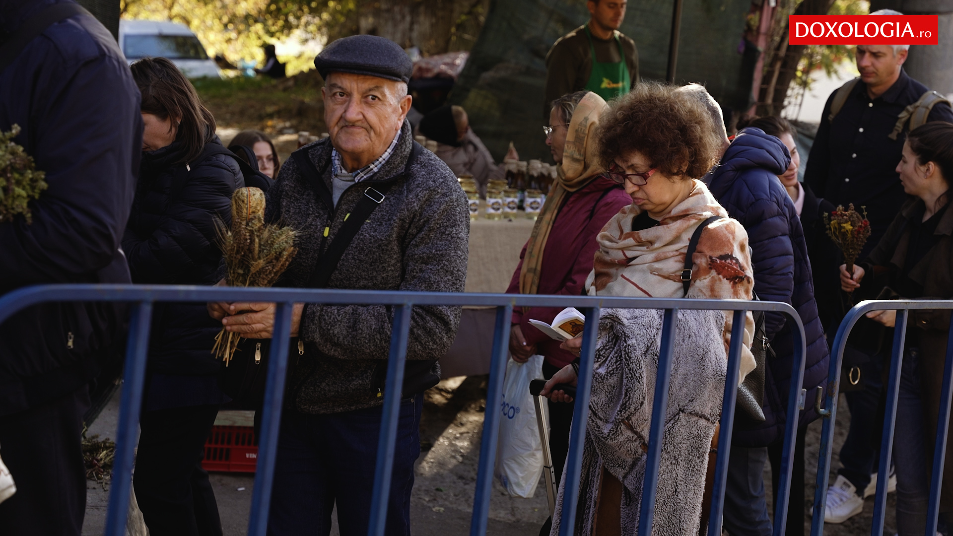 (Video) Vin la închinare, pentru că simt chemarea Sfintei Parascheva