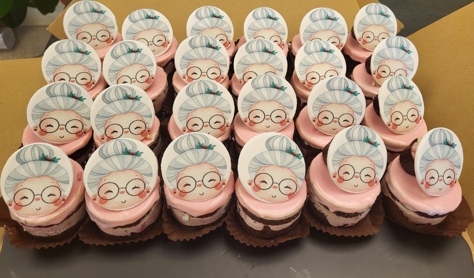 Ziua Internațională a Persoanelor Vârstnice – în nuanțe de toamnă, sub Acoperământul Maicii Domnului