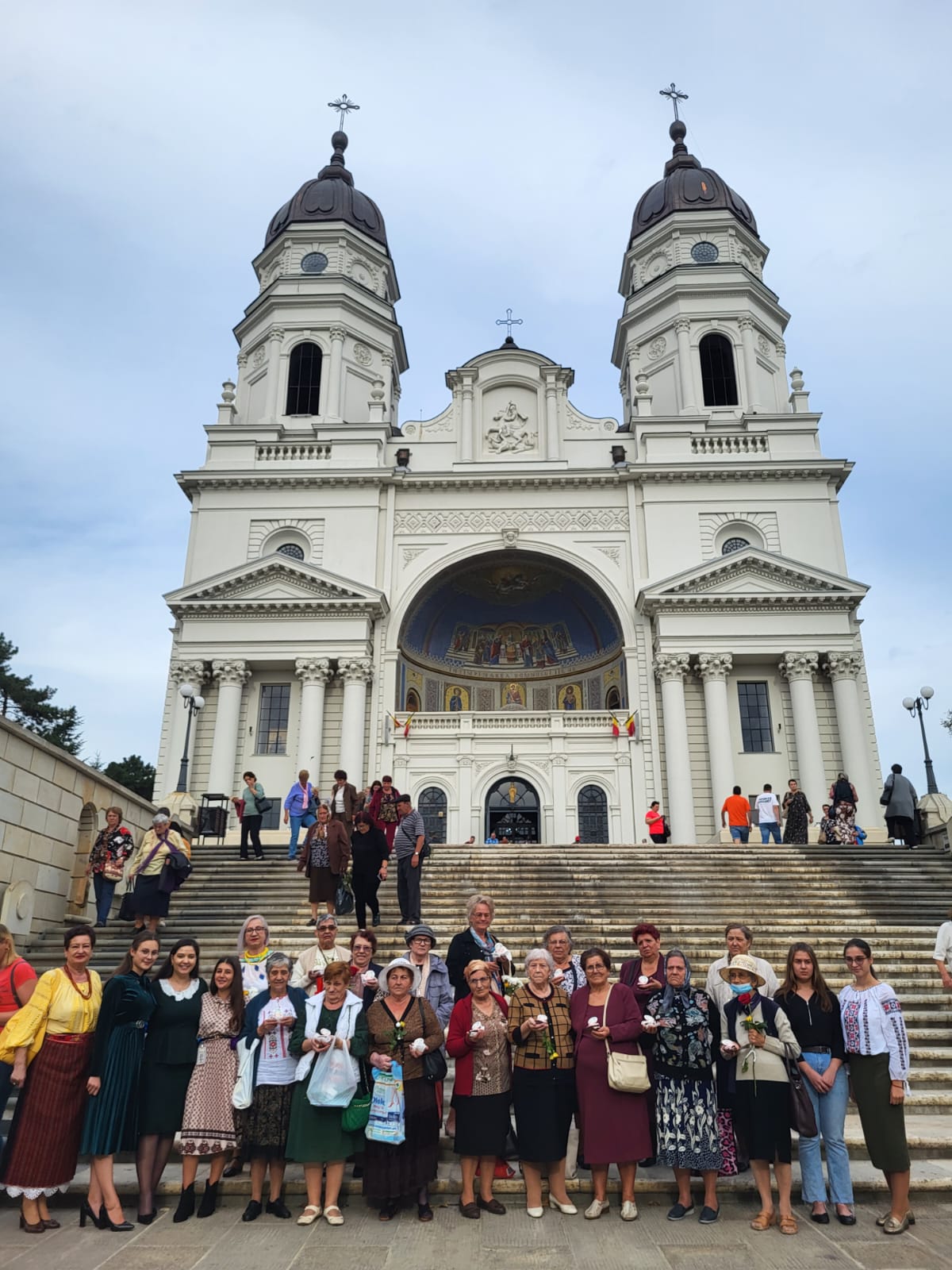 Ziua Internațională a Persoanelor Vârstnice – în nuanțe de toamnă, sub Acoperământul Maicii Domnului