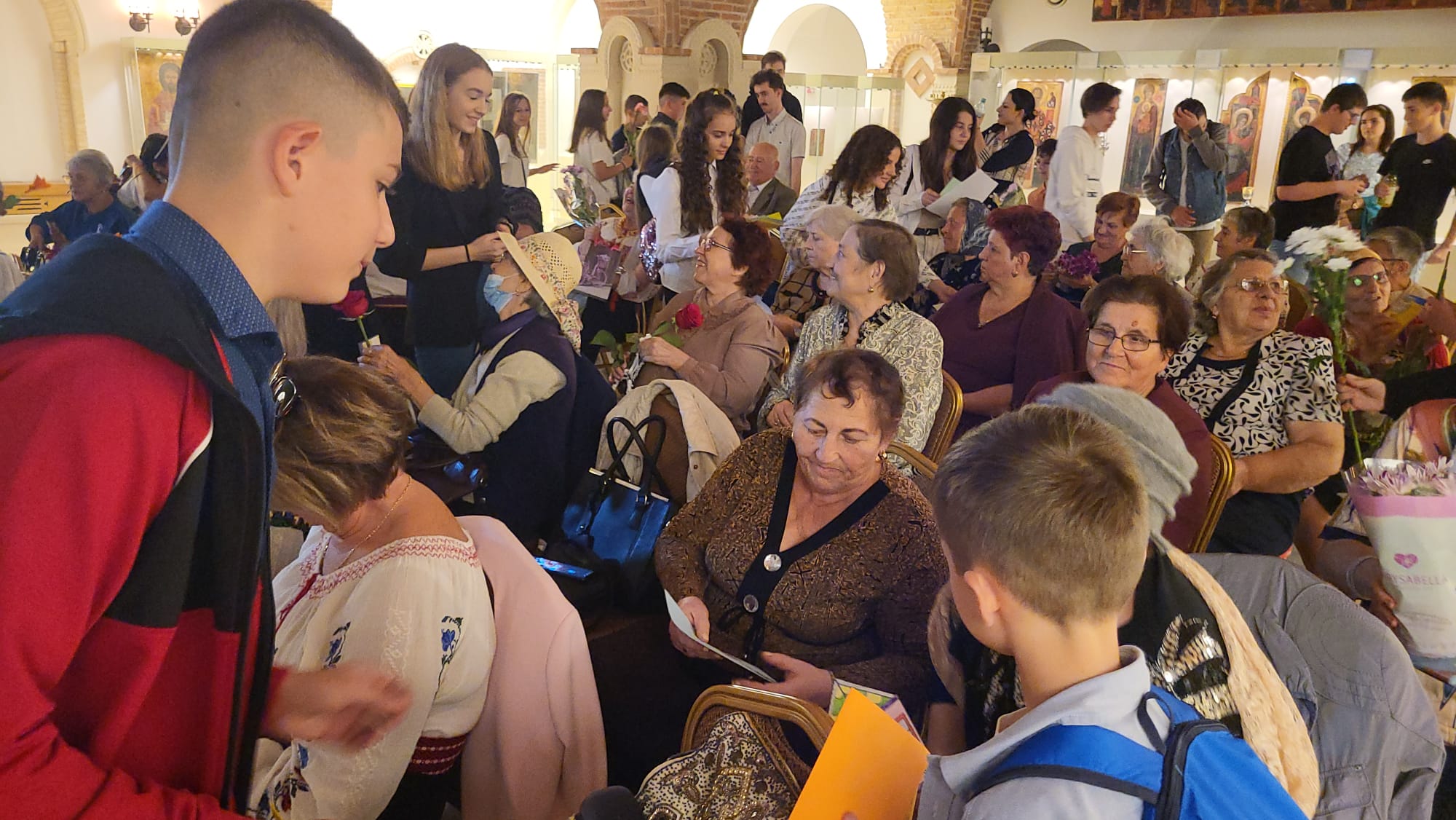 Ziua Internațională a Persoanelor Vârstnice – în nuanțe de toamnă, sub Acoperământul Maicii Domnului