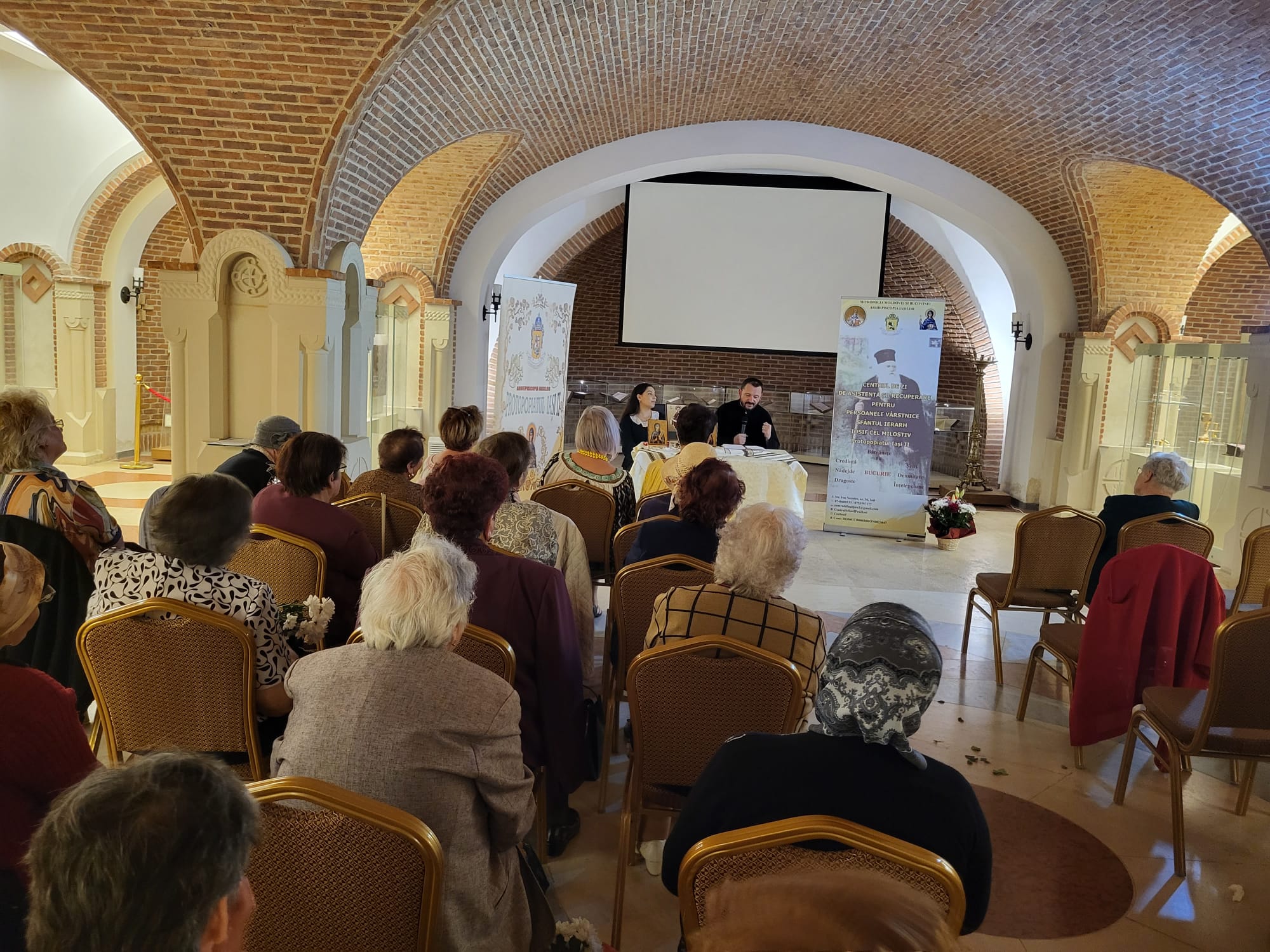 Ziua Internațională a Persoanelor Vârstnice – în nuanțe de toamnă, sub Acoperământul Maicii Domnului