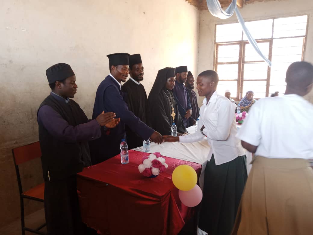 La ce foloseşte diploma de creştin ortodox în Tanzania?