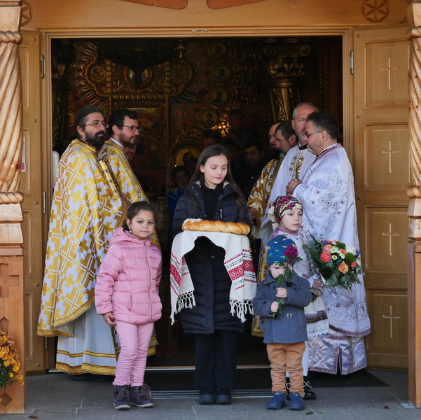 PS Sofian l-a instalat pe noul paroh al Bisericii „Buna Vestire” din München