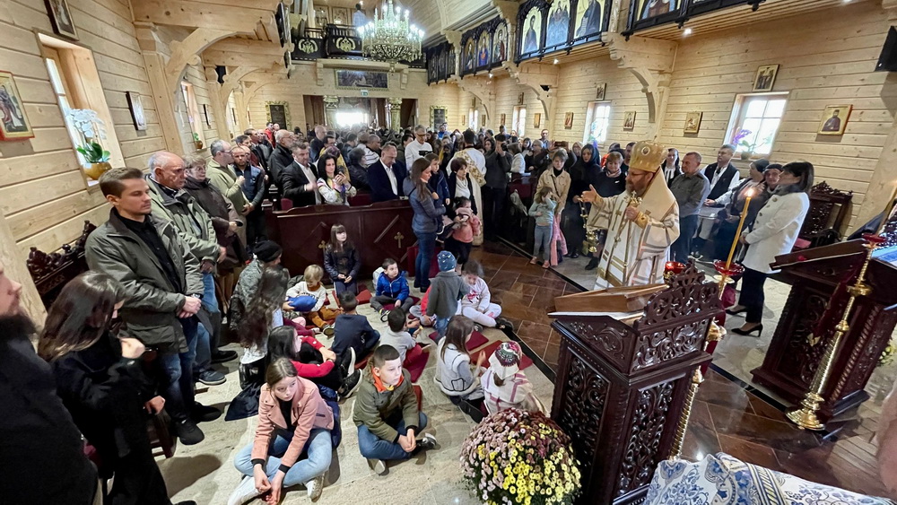 PS Sofian l-a instalat pe noul paroh al Bisericii „Buna Vestire” din München