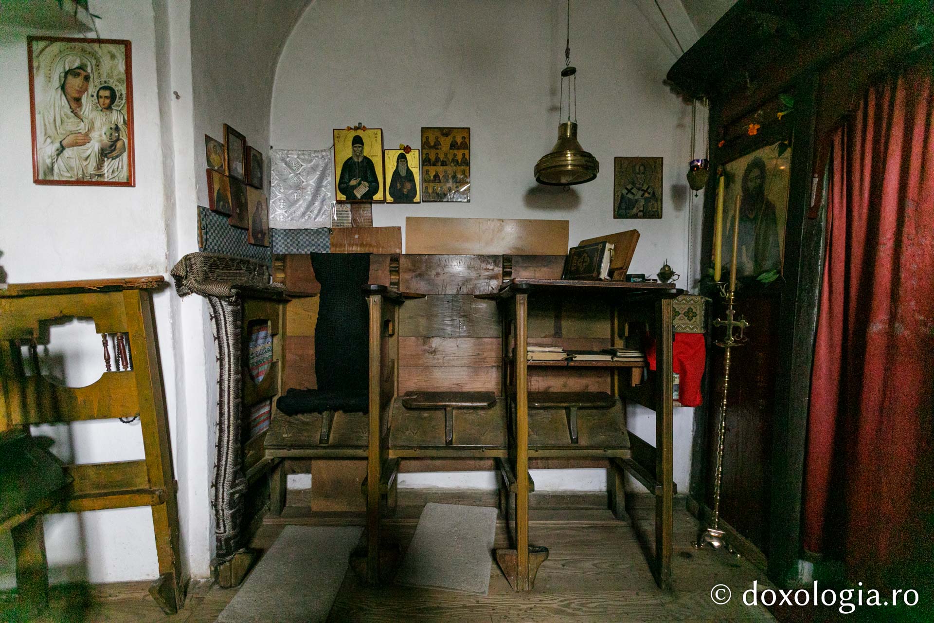 Strana în care obişnuia să stea la slujbe Sfântul Cuvios Paisie / Foto: Pr. Silviu Cluci Panaguda – chilia Sfântului Cuvios Paisie Aghioritul