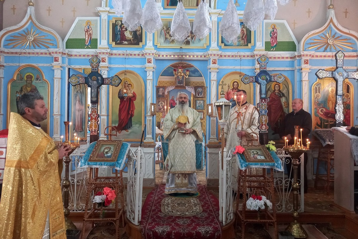 Liturghie arhierească în Parohia Gârbova-Ocniţa