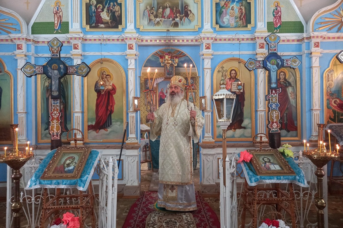 Liturghie arhierească în Parohia Gârbova-Ocniţa