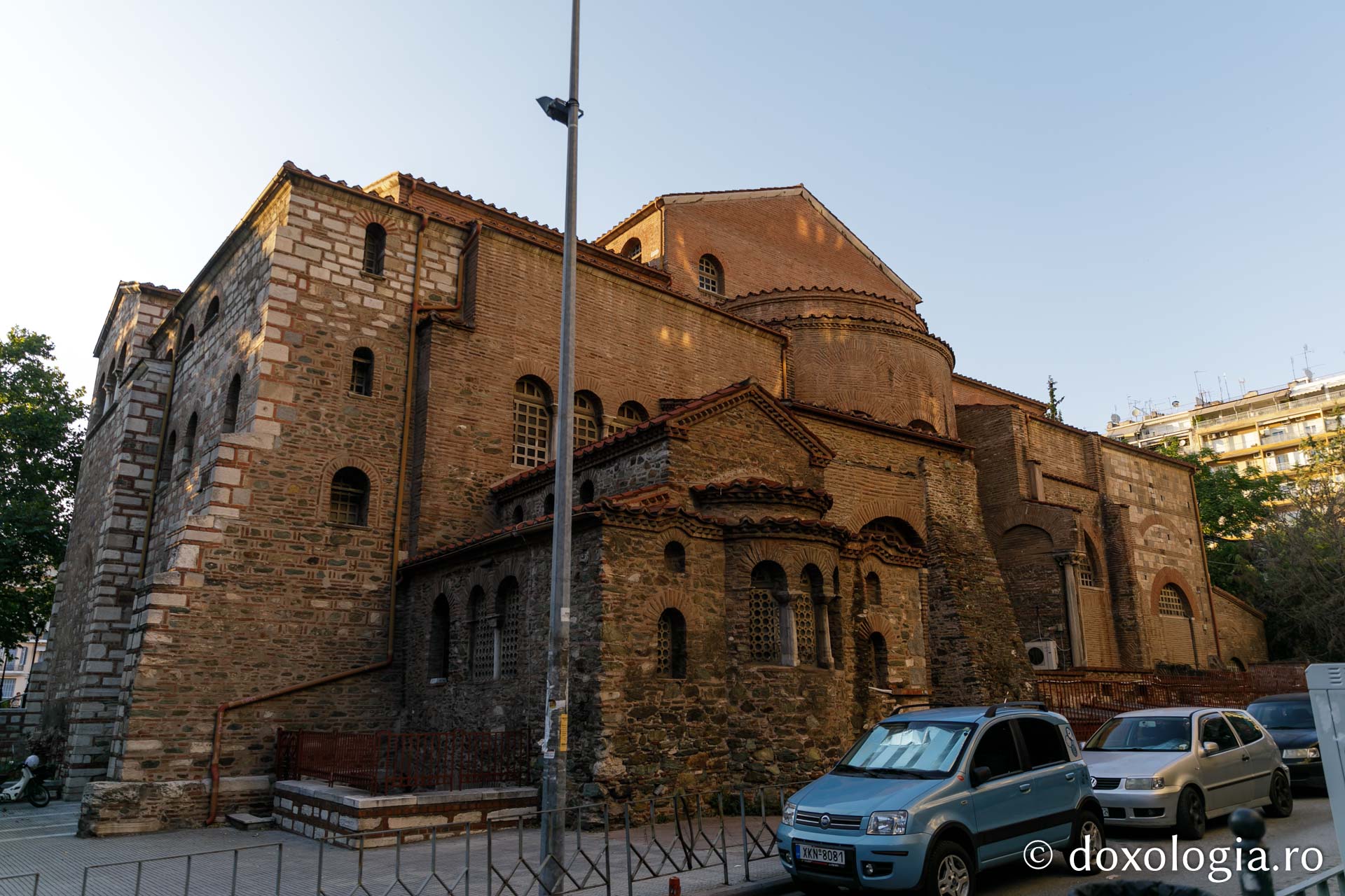 Biserica „Sfântul Mare Mucenic Dimitrie” din Tesalonic – vedere dinspre est (Foto: pr. Silviu Cluci) Biserica „Sfântul Mare Mucenic Dimitrie” – Tesalonic, Grecia