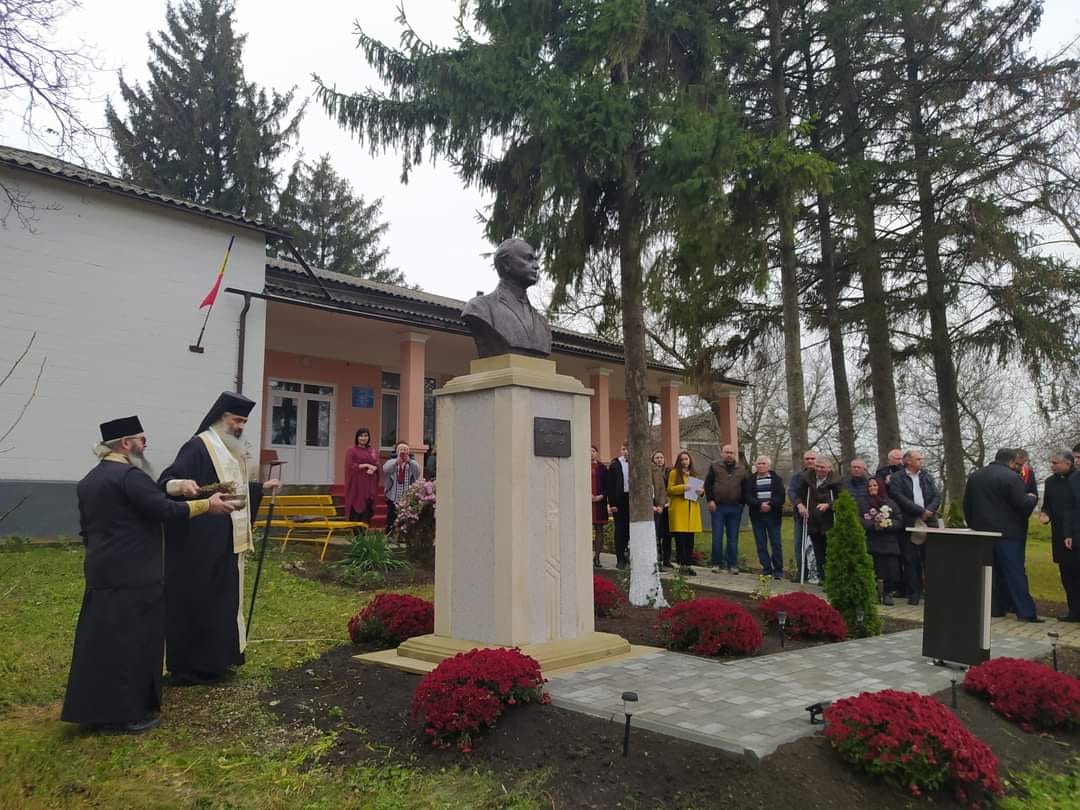 Bustul filantropului Vasile Stroescu a fost sfințit