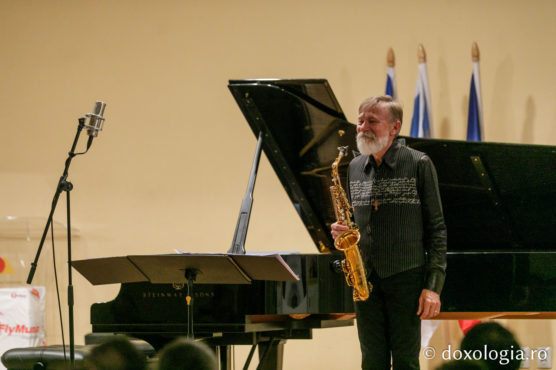 Recunoștință pentru artă: Părintele Claude Delangle a primit, la Iași, „Crucea Sfântului Ierarh Dosoftei”