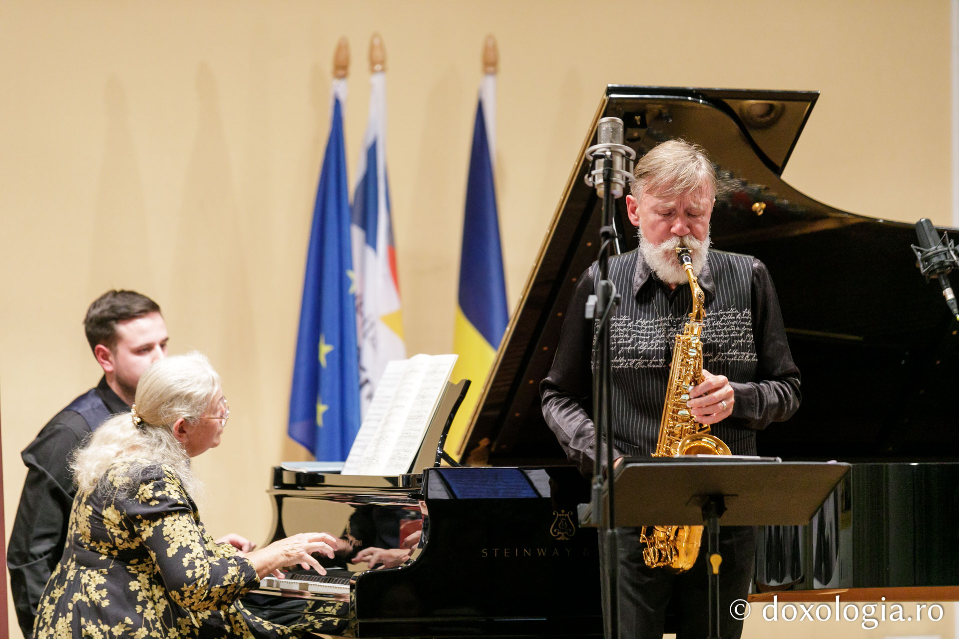 Recunoștință pentru artă: Părintele Claude Delangle a primit, la Iași, „Crucea Sfântului Ierarh Dosoftei”