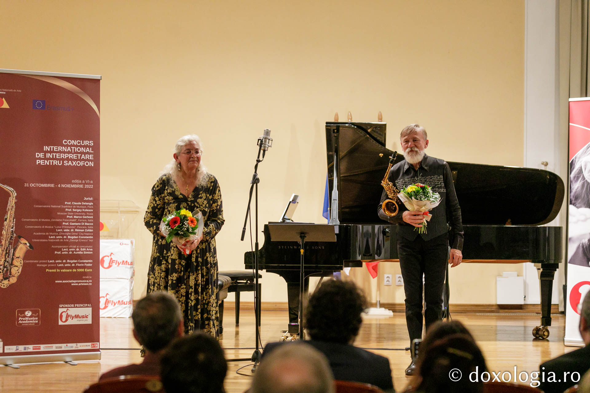 Recunoștință pentru artă: Părintele Claude Delangle a primit, la Iași, „Crucea Sfântului Ierarh Dosoftei”