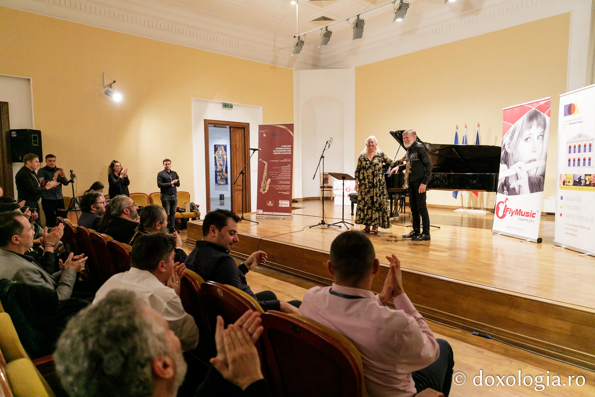 Recunoștință pentru artă: Părintele Claude Delangle a primit, la Iași, „Crucea Sfântului Ierarh Dosoftei”