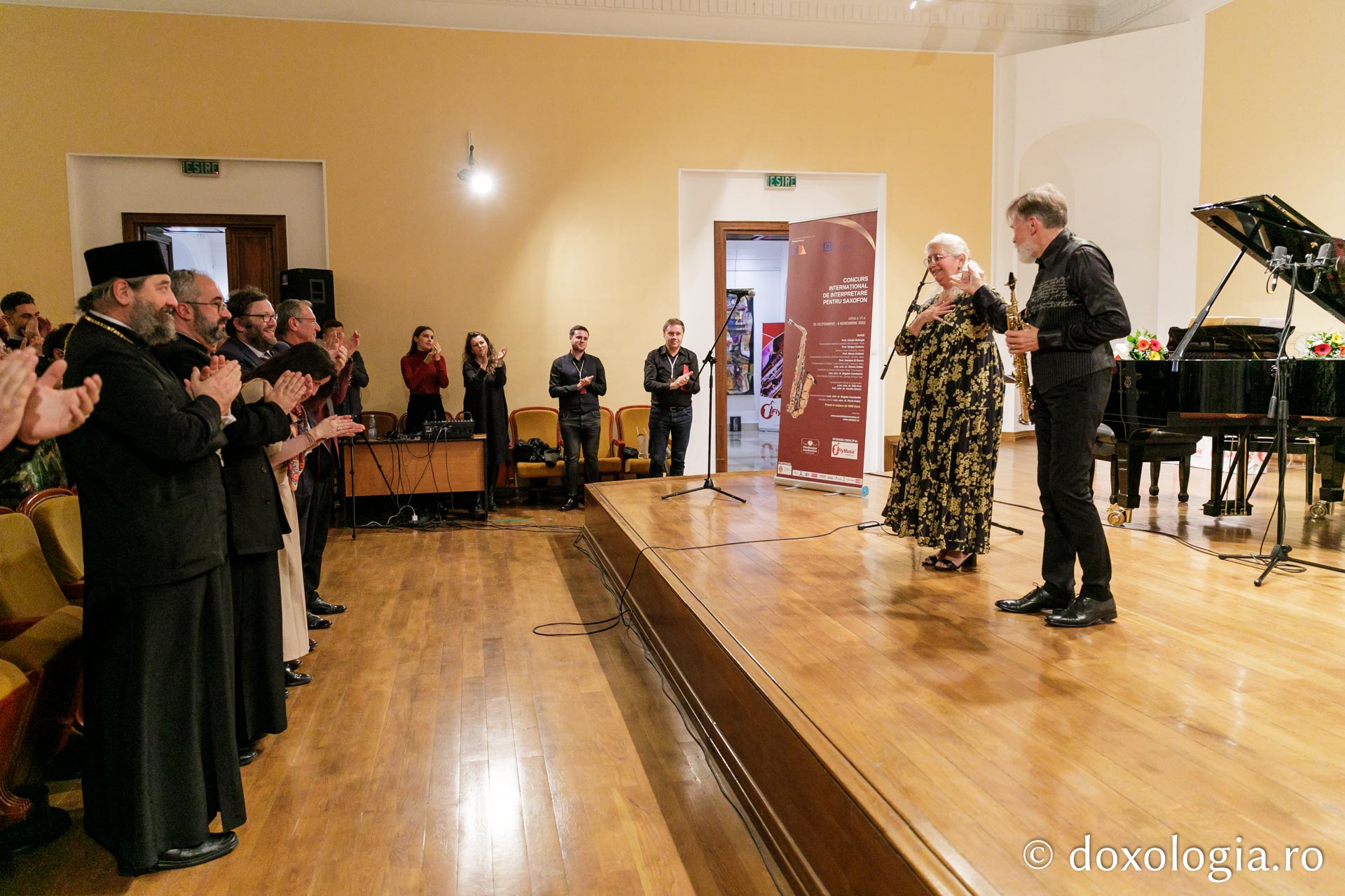 Recunoștință pentru artă: Părintele Claude Delangle a primit, la Iași, „Crucea Sfântului Ierarh Dosoftei”