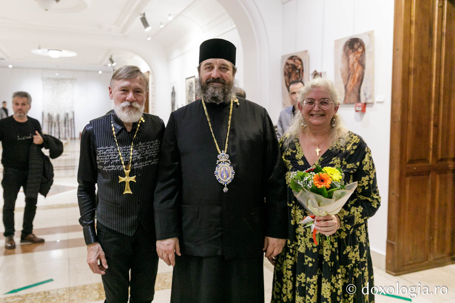 Recunoștință pentru artă: Părintele Claude Delangle a primit, la Iași, „Crucea Sfântului Ierarh Dosoftei”