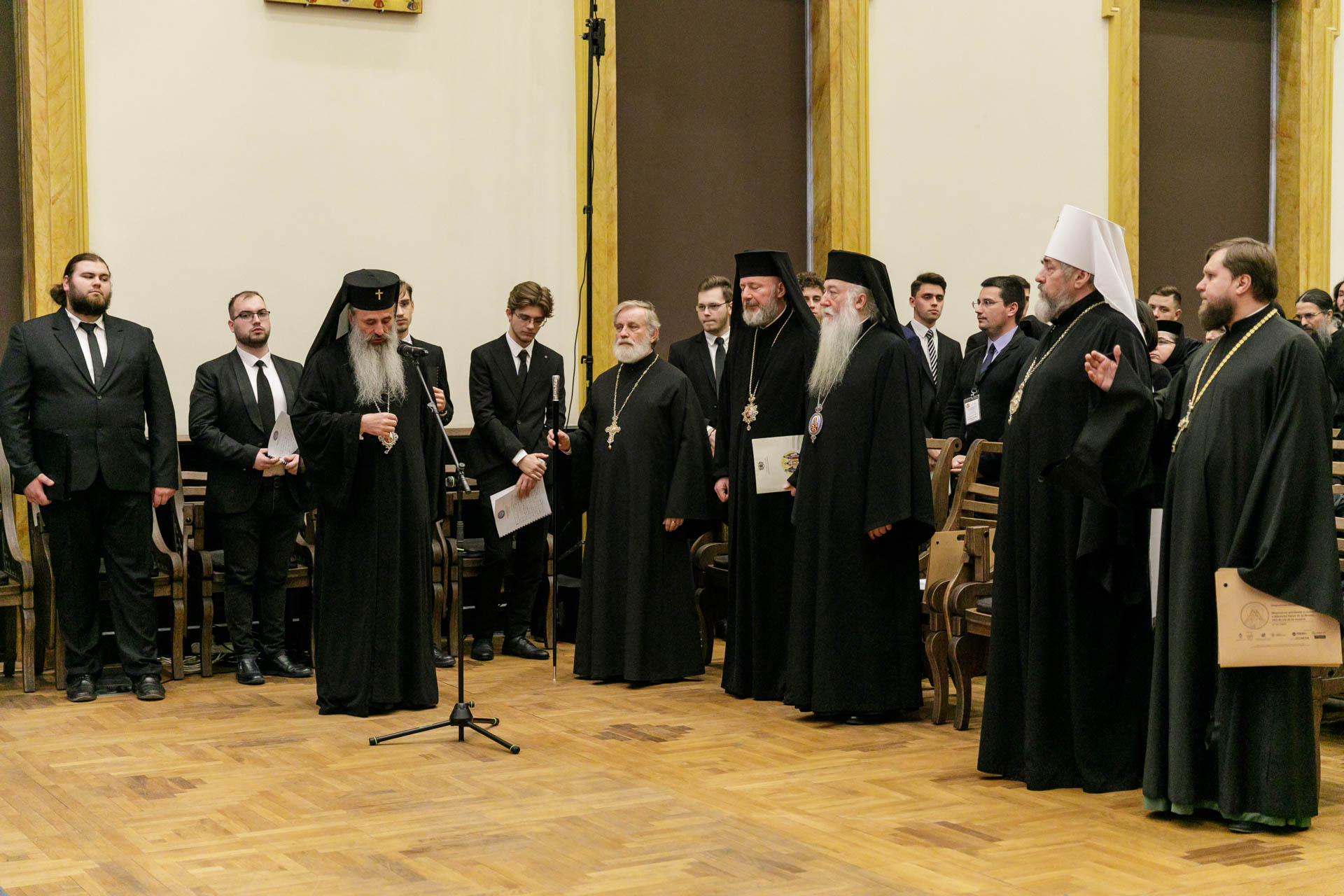 Au fost deschise lucrările Simpozionului internațional dedicat Sfântului Paisie de la Neamț