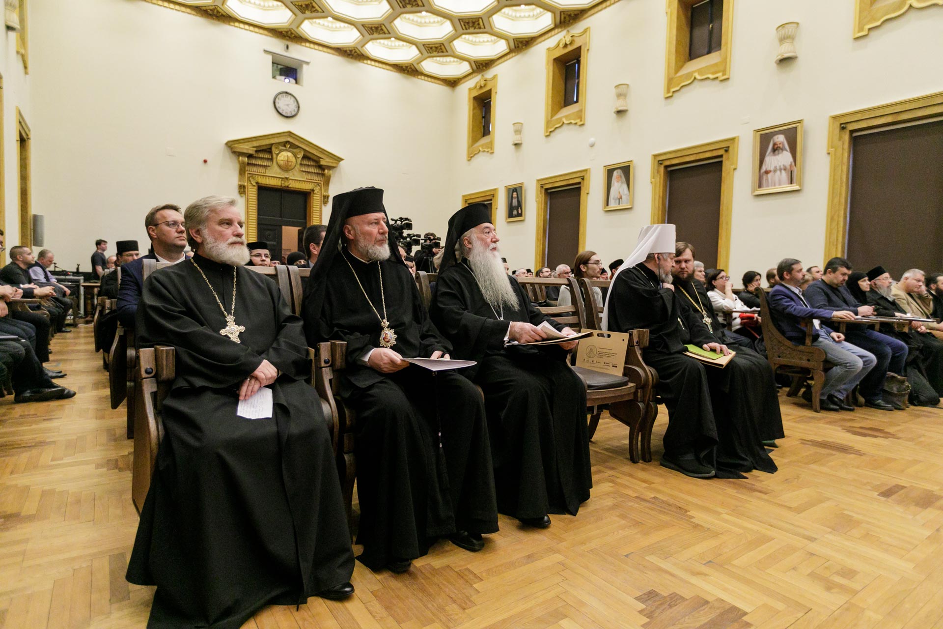 Au fost deschise lucrările Simpozionului internațional dedicat Sfântului Paisie de la Neamț