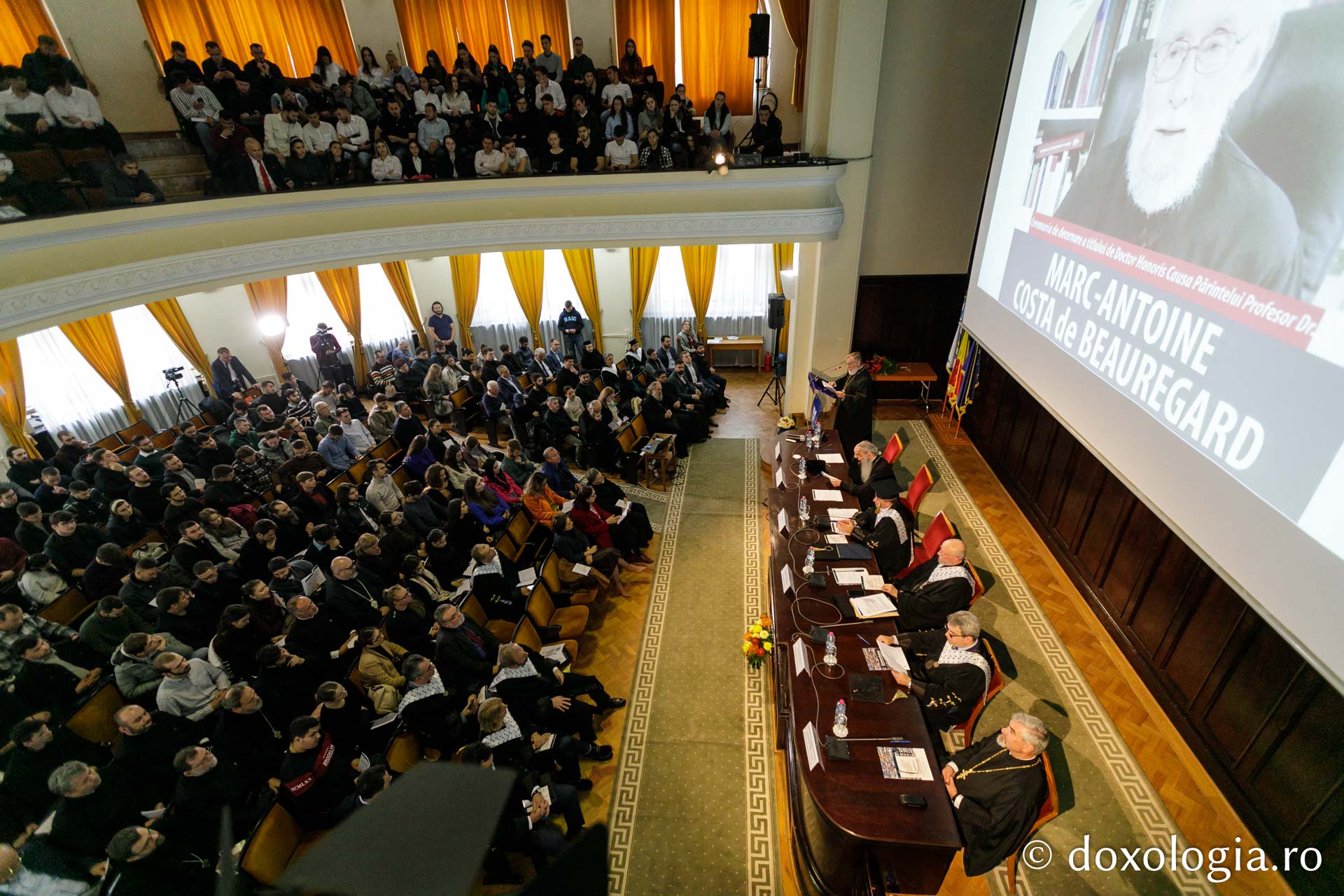 Iași: Părintele Marc-Antoine Costa de Beauregard a primit titlul de Doctor Honoris Causa din partea Universității „Alexandru Ioan Cuza”