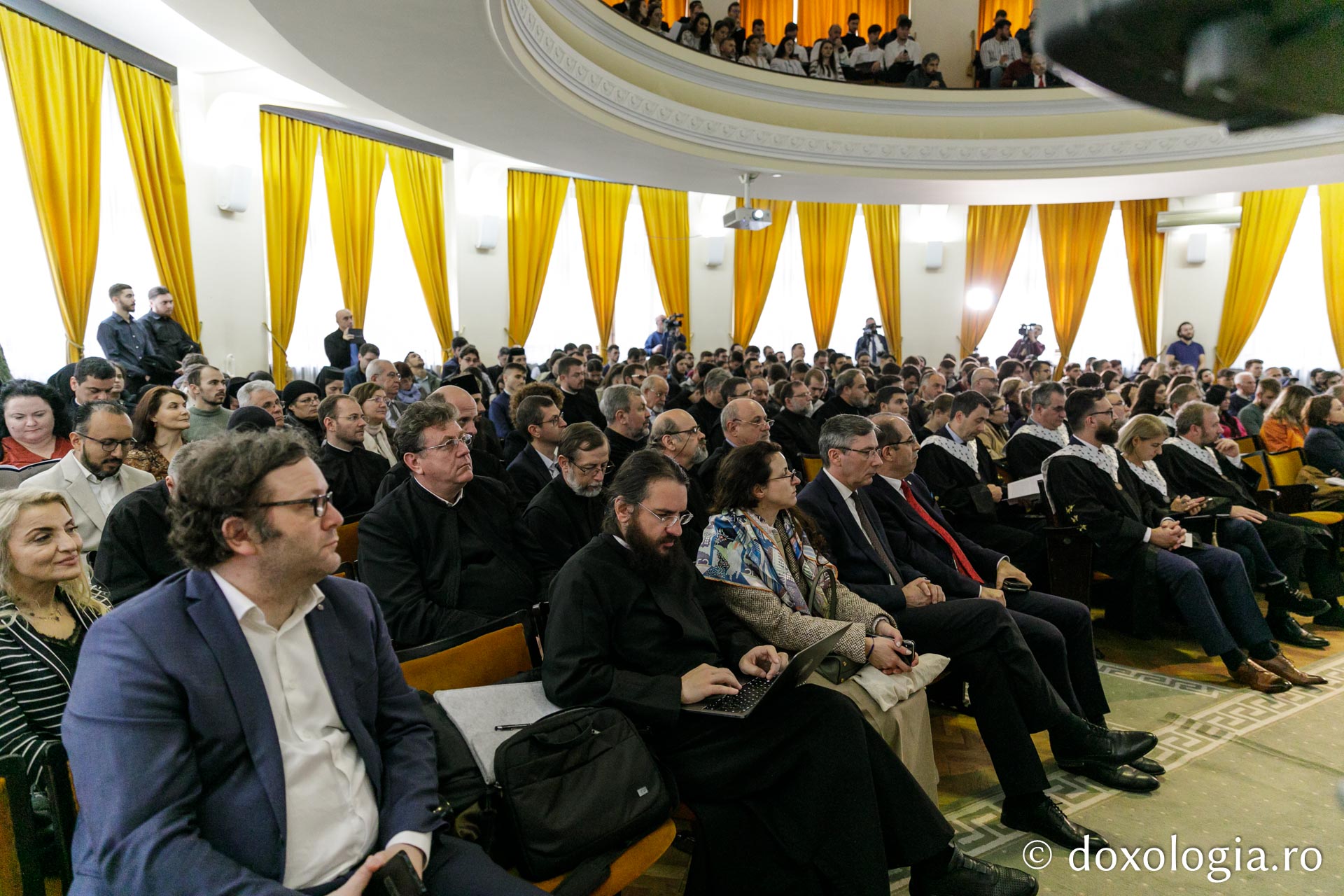 Iași: Părintele Marc-Antoine Costa de Beauregard a primit titlul de Doctor Honoris Causa din partea Universității „Alexandru Ioan Cuza”