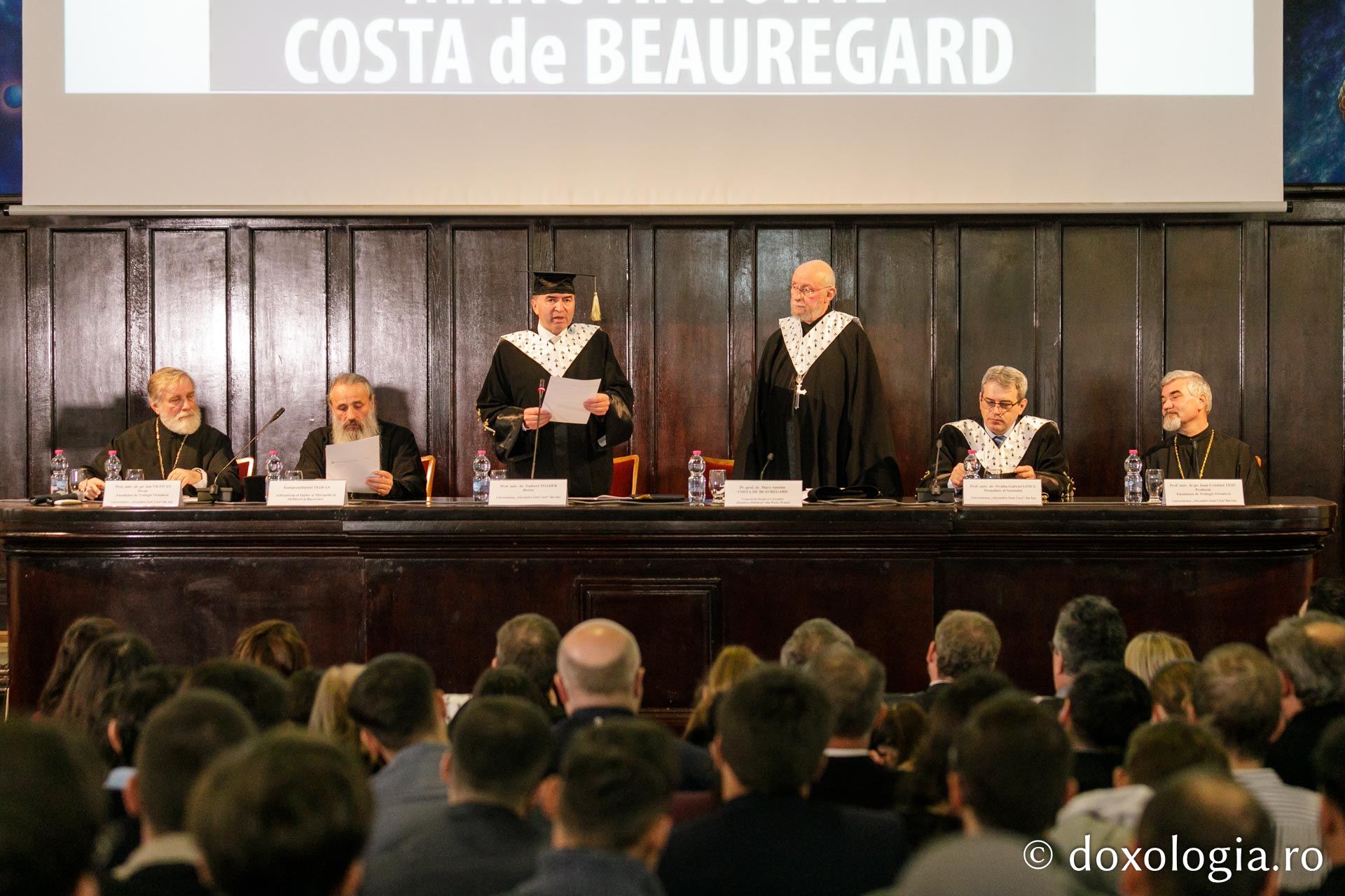 Iași: Părintele Marc-Antoine Costa de Beauregard a primit titlul de Doctor Honoris Causa din partea Universității „Alexandru Ioan Cuza”