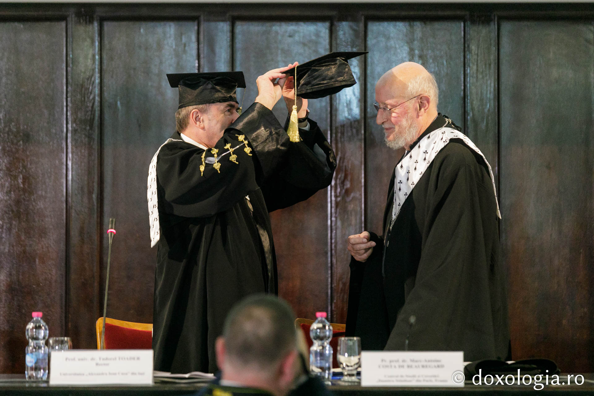 Iași: Părintele Marc-Antoine Costa de Beauregard a primit titlul de Doctor Honoris Causa din partea Universității „Alexandru Ioan Cuza”