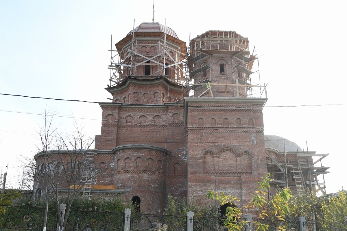 Biserica Parohiei Andrieşeni, judeţul Iaşi, rezidită după 200 de ani