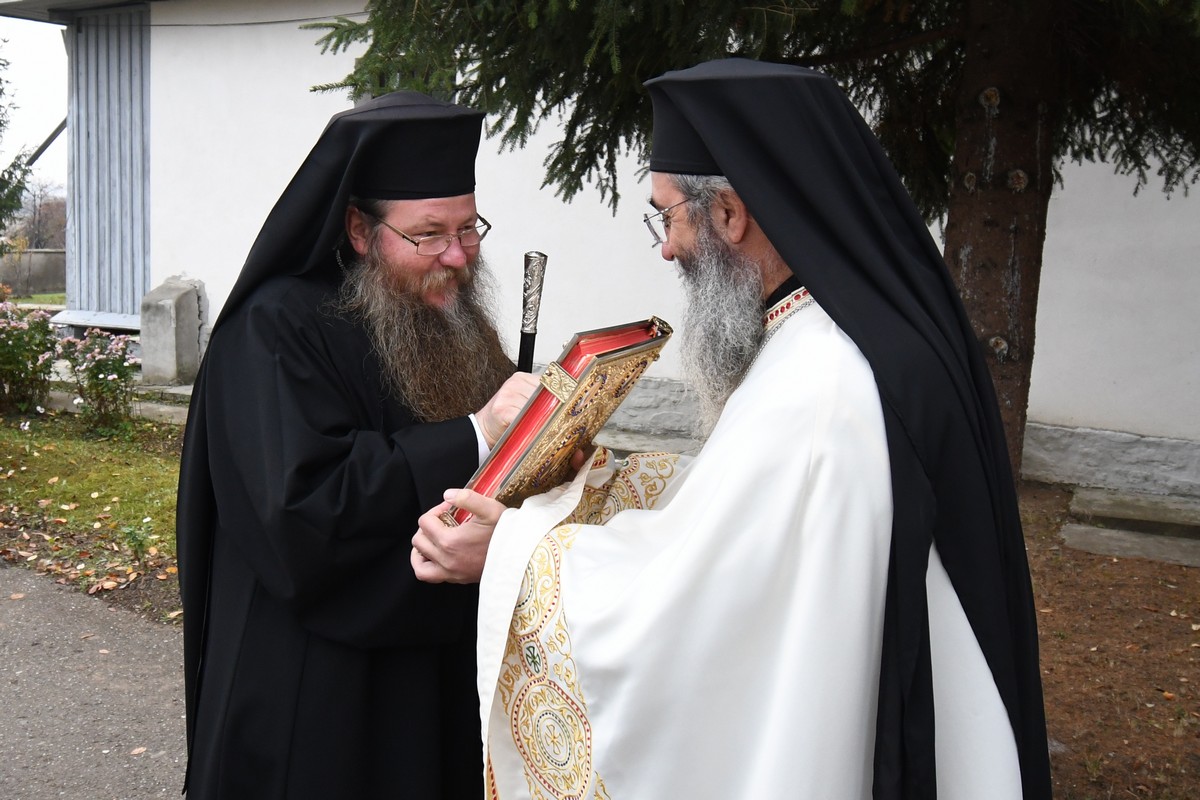 Liturghie arhierească la hramul Mănăstirii Războieni, judeţul Neamţ