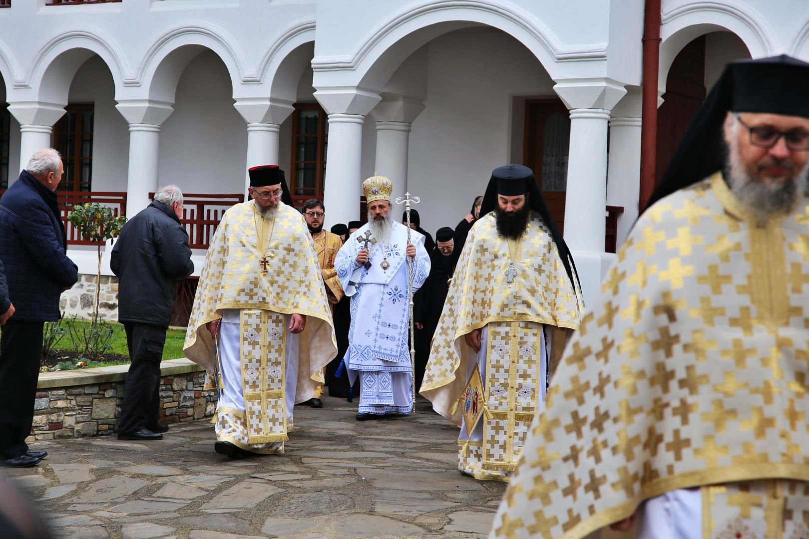 IPS Teofan, la hramul Mănăstirii Agapia: „Să tindem spre a ne îmbrăca în haină de înger”