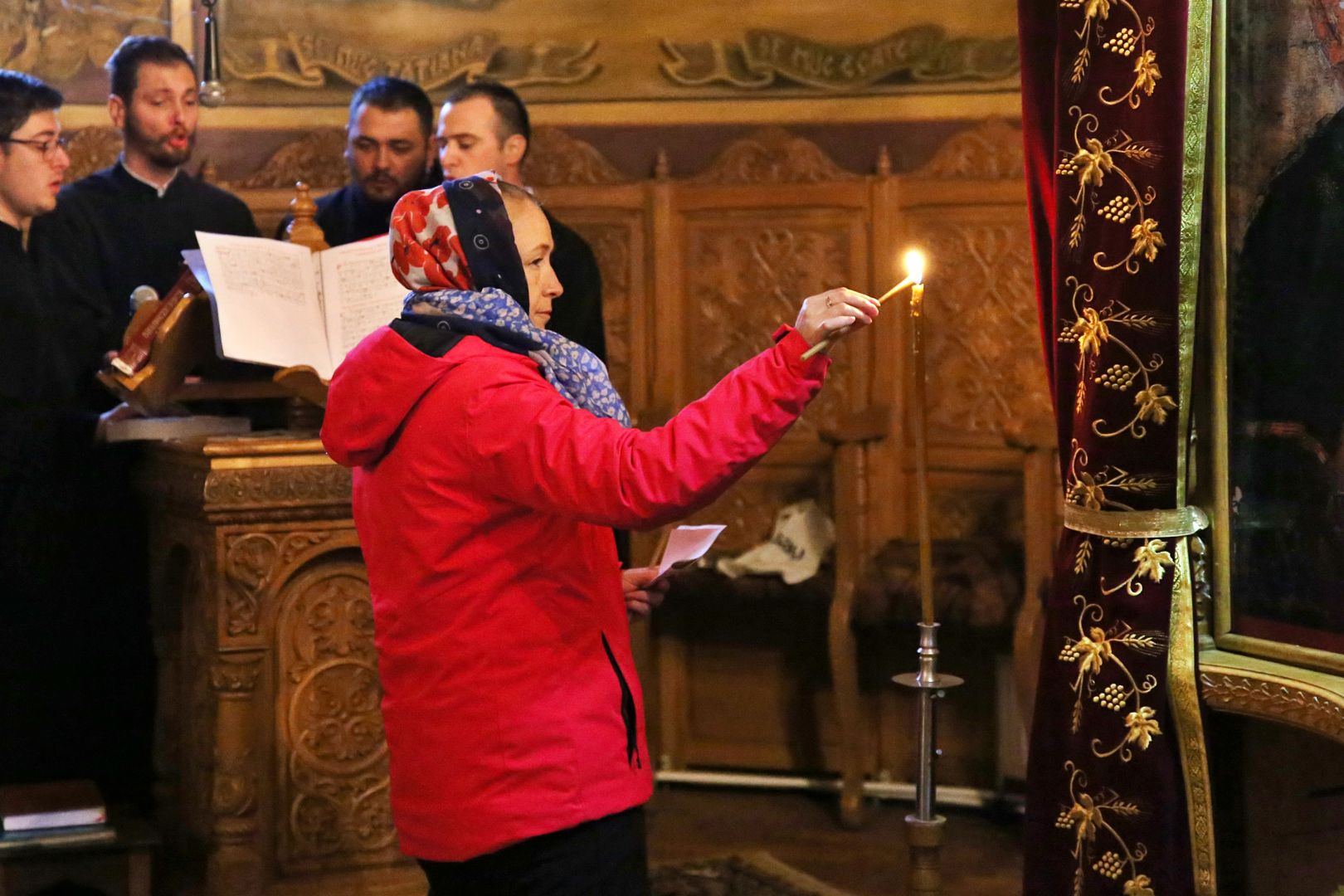 Foto: Flavius Popa Slujbă arhierească la hramul Mănăstirii Peștera. PS Nichifor Botoșăneanul: „Dumnezeu are un plan de mântuire cu fiecare”