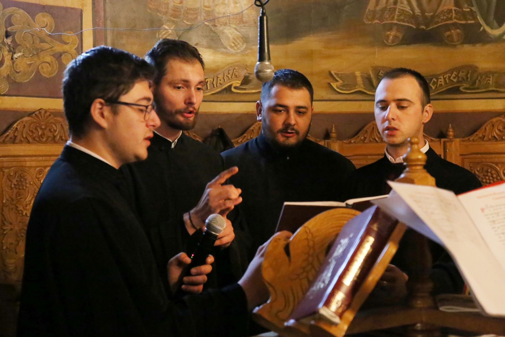 Foto: Flavius Popa Slujbă arhierească la hramul Mănăstirii Peștera. PS Nichifor Botoșăneanul: „Dumnezeu are un plan de mântuire cu fiecare”