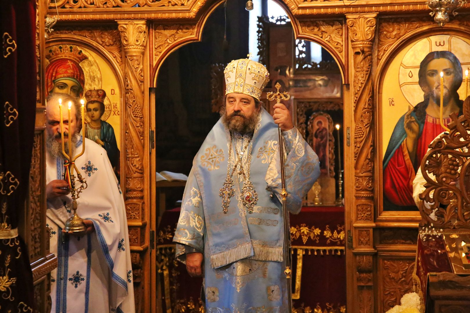 Foto: Flavius Popa Slujbă arhierească la hramul Mănăstirii Peștera. PS Nichifor Botoșăneanul: „Dumnezeu are un plan de mântuire cu fiecare”