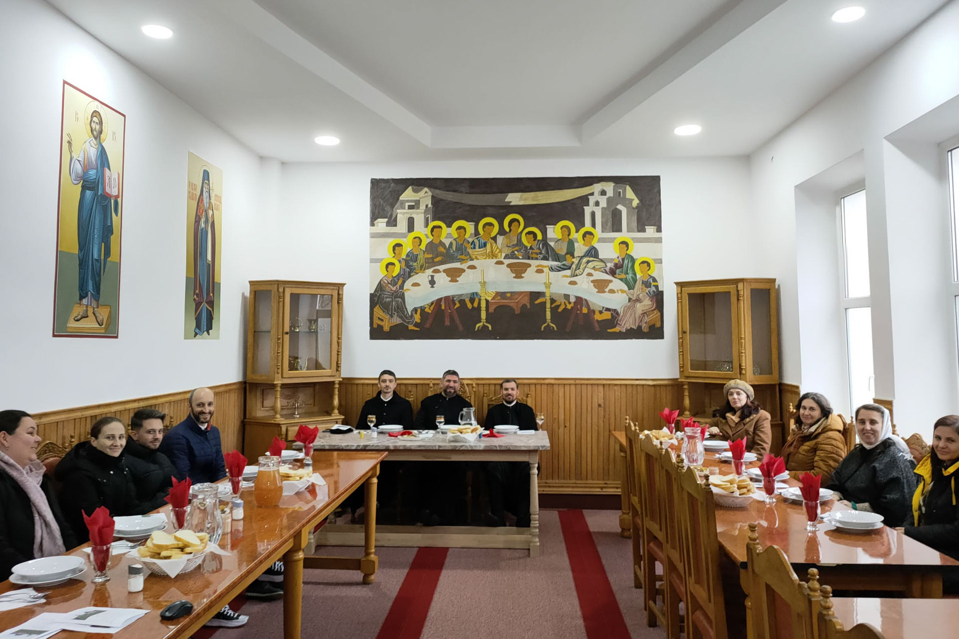 Un grup de profesori de religie din județul Iași în pelerinaj la mănăstirea Dobrovăț Un grup de profesori de religie din județul Iași în pelerinaj la mănăstirea Dobrovăț