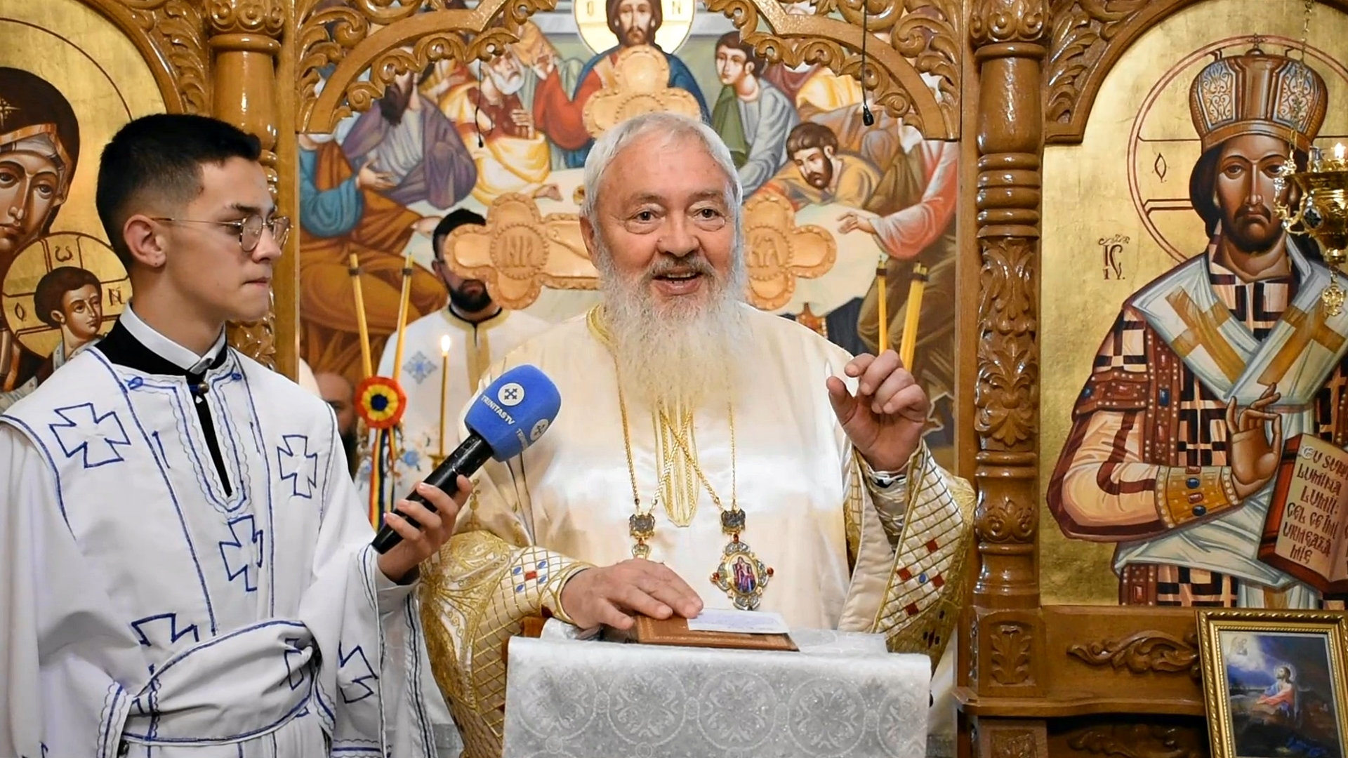 (Video) „Să urmăm credința Sfinților Martiri Năsăudeni” – IPS Andrei