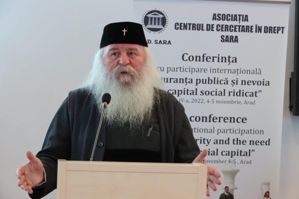 Arad: IPS Părinte Ioan, Mitropolitul Banatului, a primit Distincţia de Excelenţă „Investeşte în resursa umană” Arad: IPS Părinte Ioan, Mitropolitul Banatului, a primit Distincţia de Excelenţă „Investeşte în resursa umană”