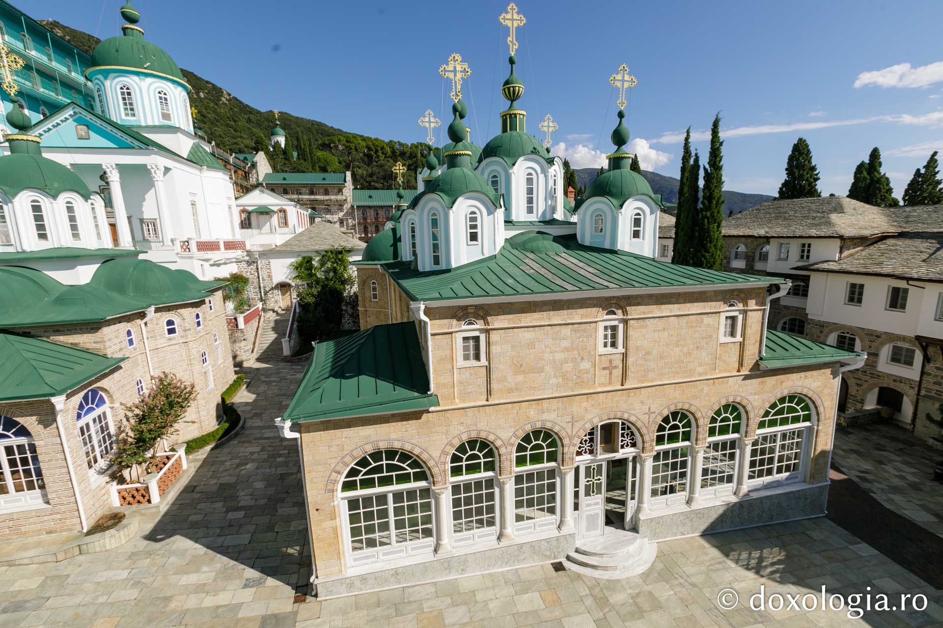 Katholikonul Mănăstirii „Sfântul Pantelimon” – Athos / Foto: Pr. Silviu Cluci Katholikonul Mănăstirii „Sfântul Pantelimon” – Athos