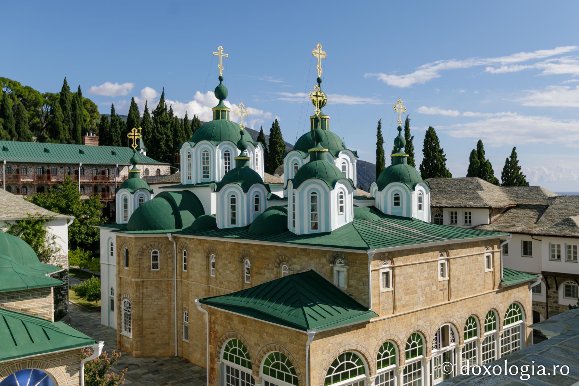 Katholikonul Mănăstirii „Sfântul Pantelimon” – Athos / Foto: Pr. Silviu Cluci Katholikonul Mănăstirii „Sfântul Pantelimon” – Athos
