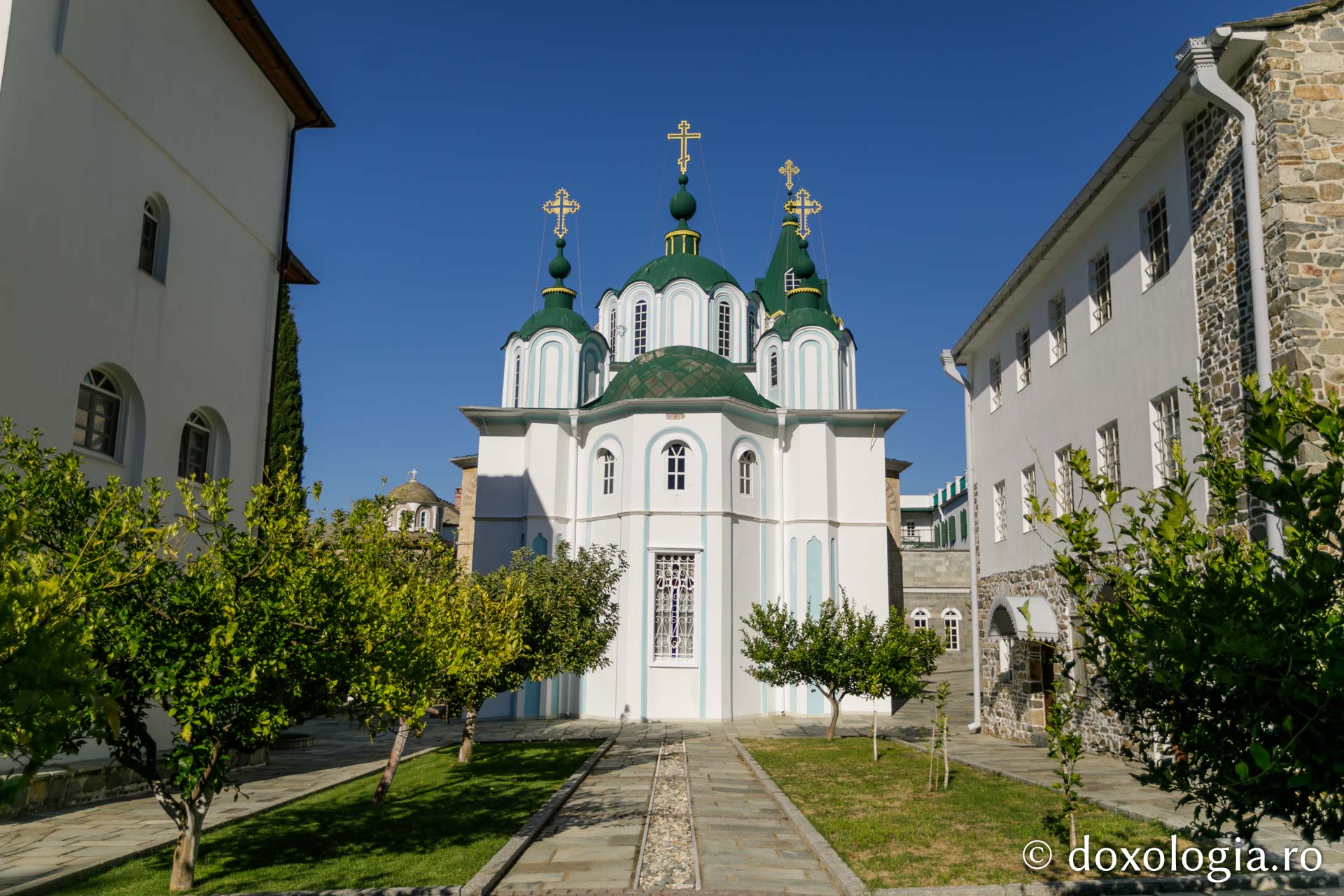 Katholikonul Mănăstirii „Sfântul Pantelimon” – Athos / Foto: Pr. Silviu Cluci Katholikonul Mănăstirii „Sfântul Pantelimon” – Athos