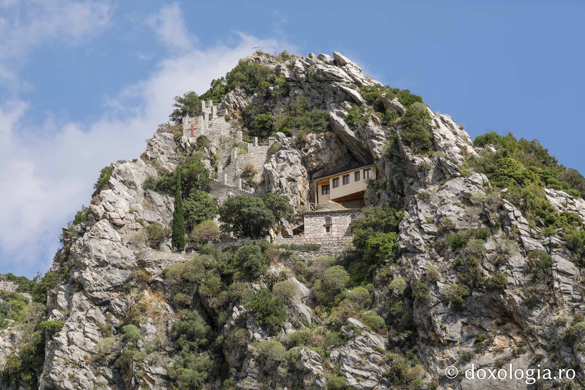 Peştera Cuviosului Nil Izvorâtorul de Mir