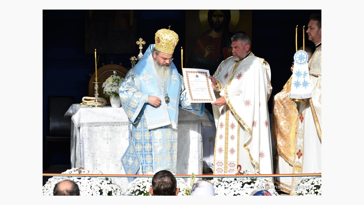 PS Ignatie: „Cu cât ne propunem să fim mai buni și să ne debarasăm de păcate, cu atât pe chipul și în sufletul nostru se amplifică strălucirea luminii dumnezeiești”