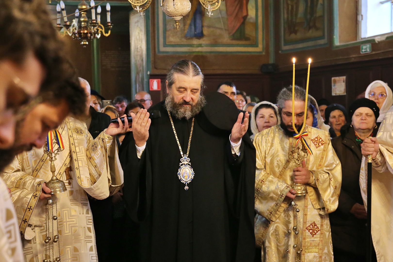 O parohie defavorizată din județul Neamț a inaugurat astăzi un centru socio-educațional